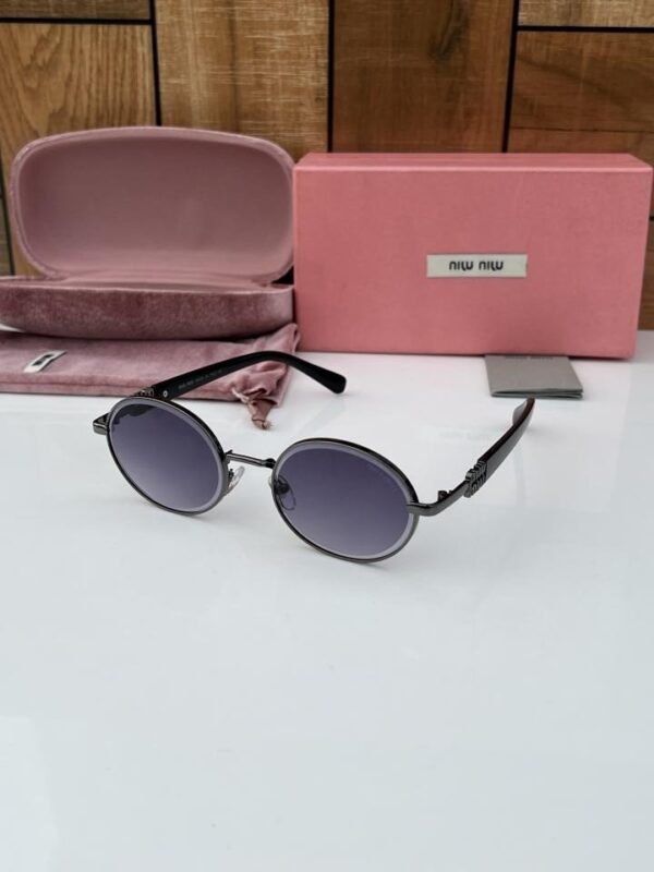 Miu_miu_1423_black_shaded