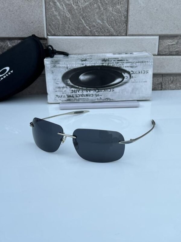 Oakley_0015_silver_black