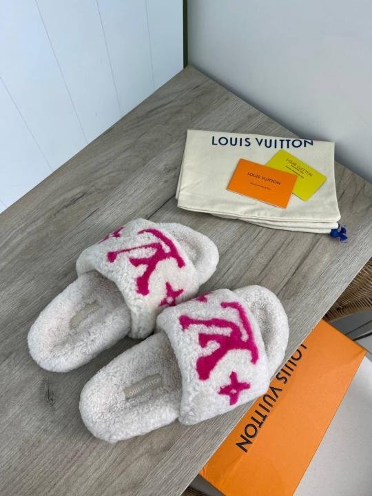 Louis_Vuitton_Furry_White_Pink_Slippers_For_Her_With_OG_Box_Dust_Bag_&_Carry_Bag_White_Pink