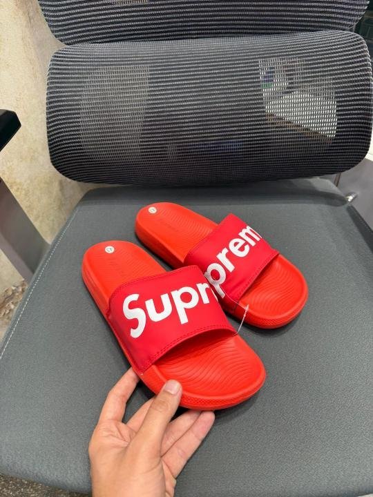Suprem.e Red Comfort Slide