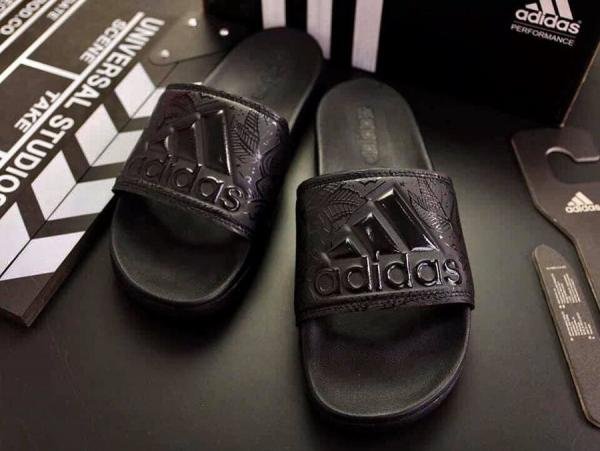 adida_s Adilette Comfort Slides S05