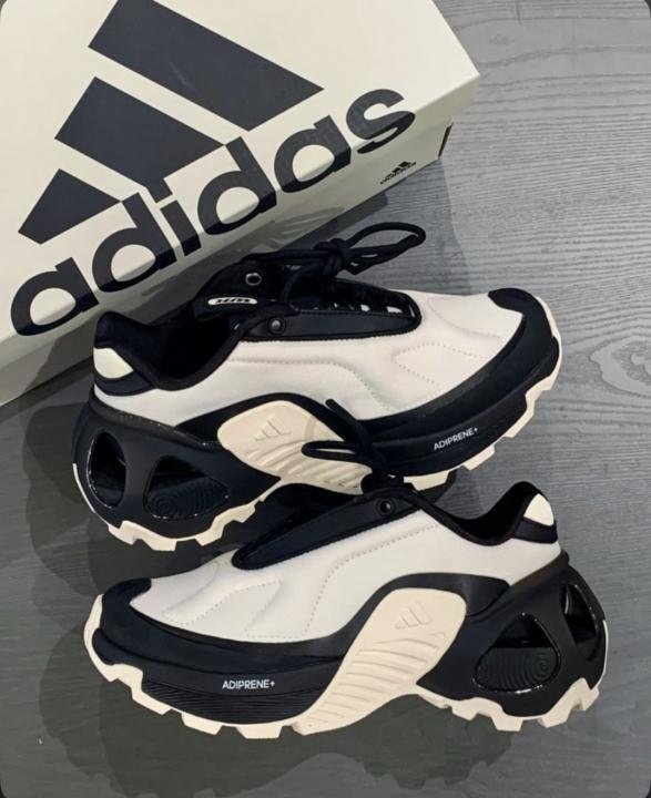 Adida s Wonder Runner White Black