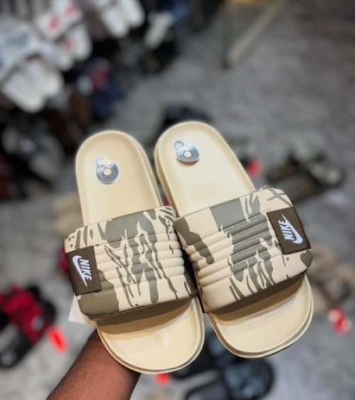 Nik_e Offcourt Adjustable Camo Cream Slides