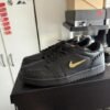Nik e air jordann 1 low method of make black gold with og box