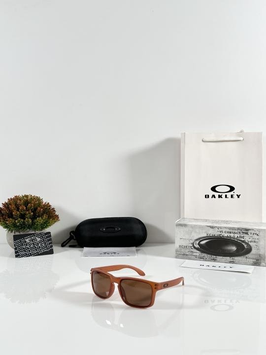 Oakley_9102_Brown