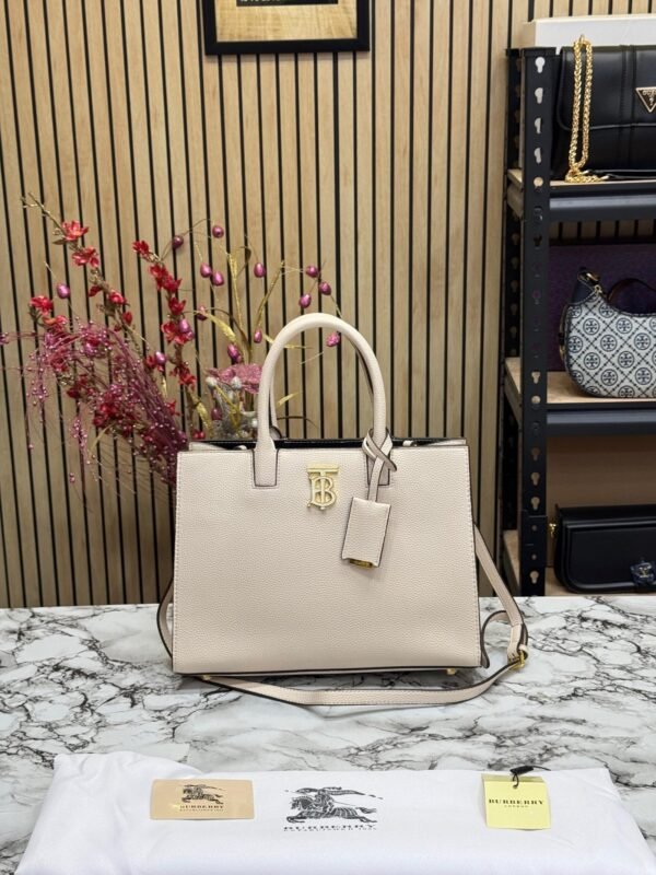 BURBERRY FRANSIS PREMIUM TOTE BAG WITH DUST BAG ✔️🤩*