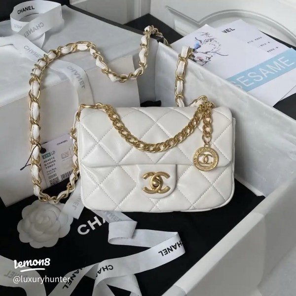 Chanel Pre owned Boy Bag Medium Chevron Caviar Leather with box 1891