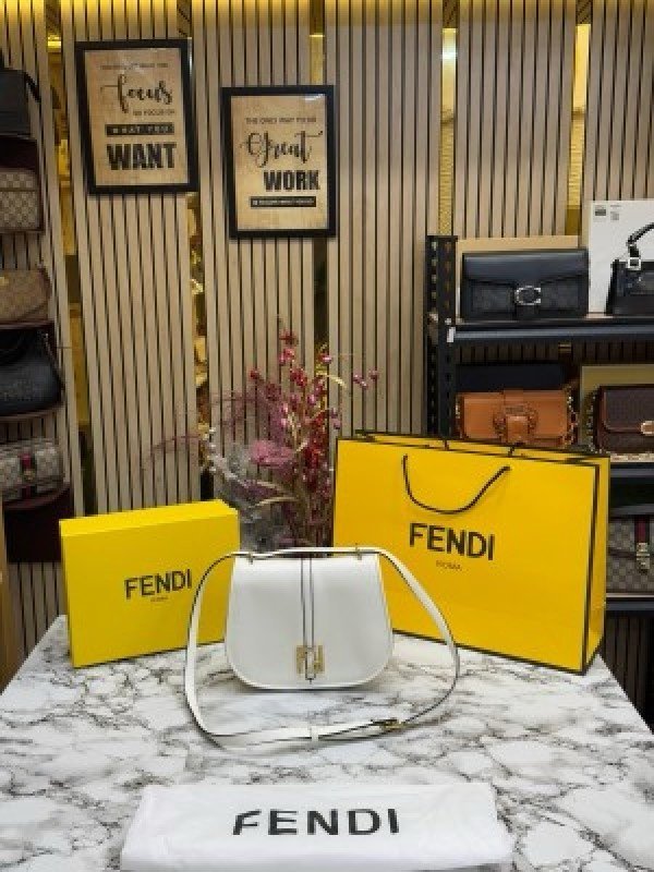 FEND I COMON FF LOGO PLAQUE HANDBAG WITH OG BOX AND DUST BAG INCLUDING CARRY BAG PREMIUM QUALITY (WHITE)(MT)