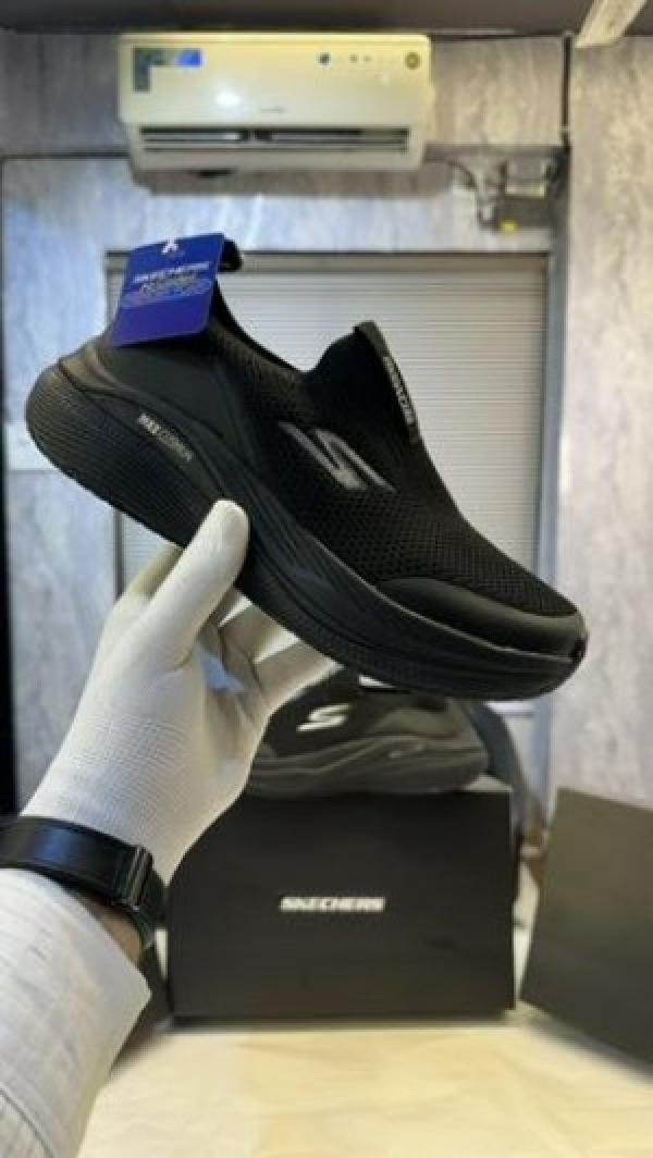 Skechers-MAX-CUSHIONING-ARCH-Walking-Shoes-For-Women-full-black