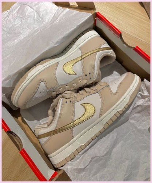dunk Low Gold Swoosh