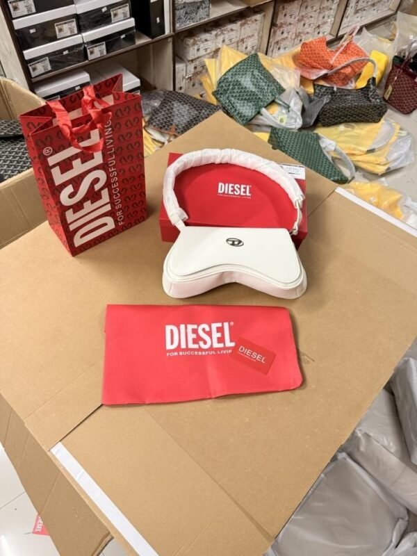 Diesel_play_crossbody_bag_with_ogbox_carrybag_etc_221