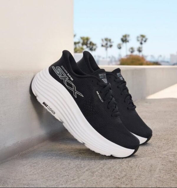 Sketcher.s Slip in Max Cushioning Endeavor Black