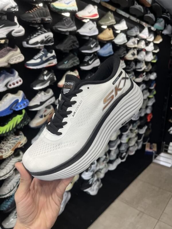 Sketcher.s Slip in Max Cushioning Endeavor White