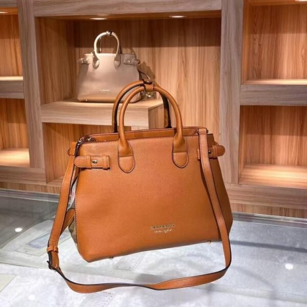 Burberry_banner_premium_handbag_with_satin_dustbag_tags_etc(212)