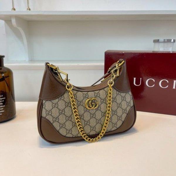 Gucci_emblem_shoulder bag premium quality with marron box