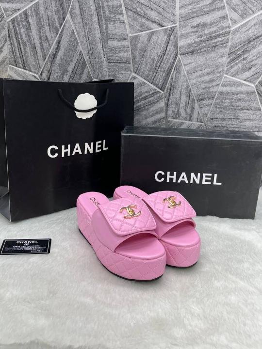 Chanel_Twist_Lock_Pink_platform_Slides_For_Women_With_Original_Box_And_Carry_Bag