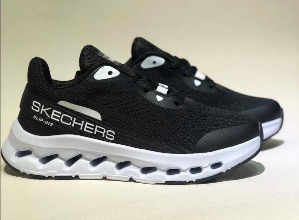 Skecher.s Max Cushioning Glide-Step - A Slip-ins running shoes