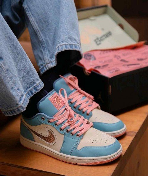 Air Jordan 1 Low SE Somos Eternos